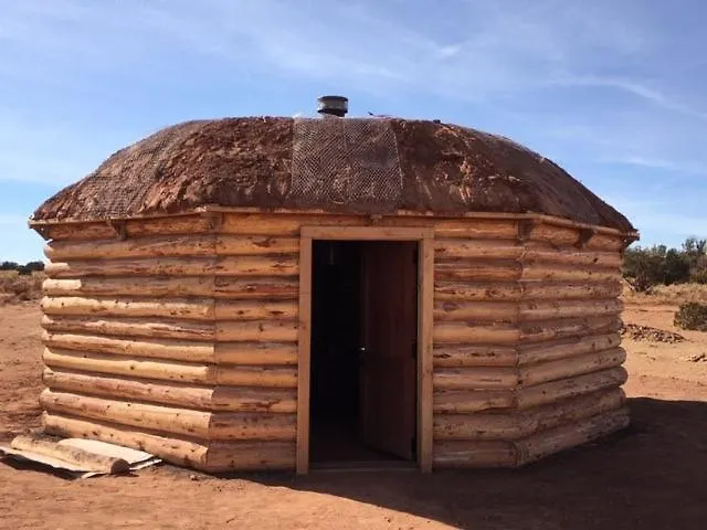 Traditional Navajo Hogan Valle